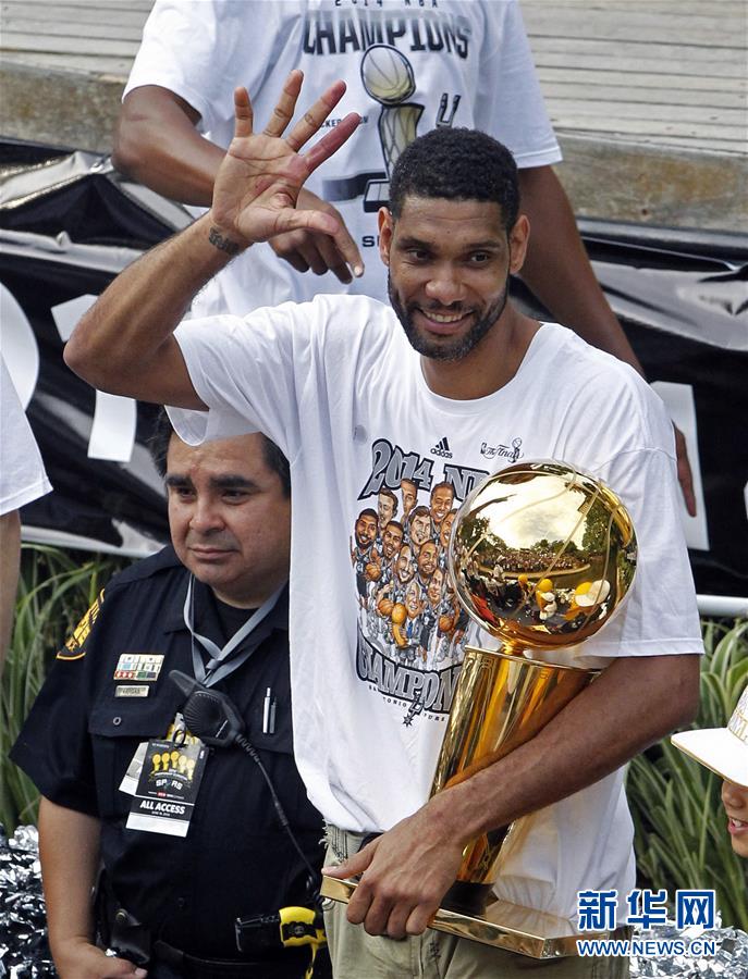 现首胜的背 现首胜的背