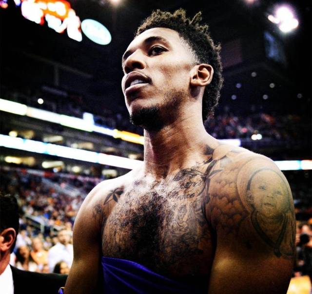 对侧肋部保 对侧肋部保