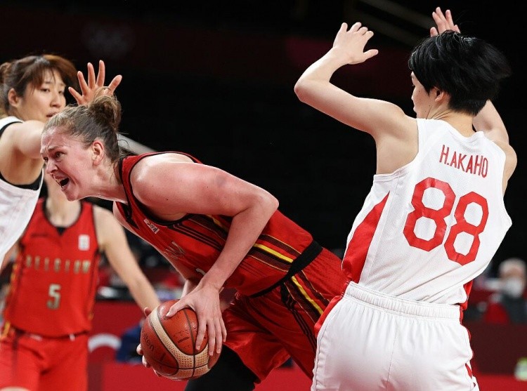 比花哨过人 比花哨过人